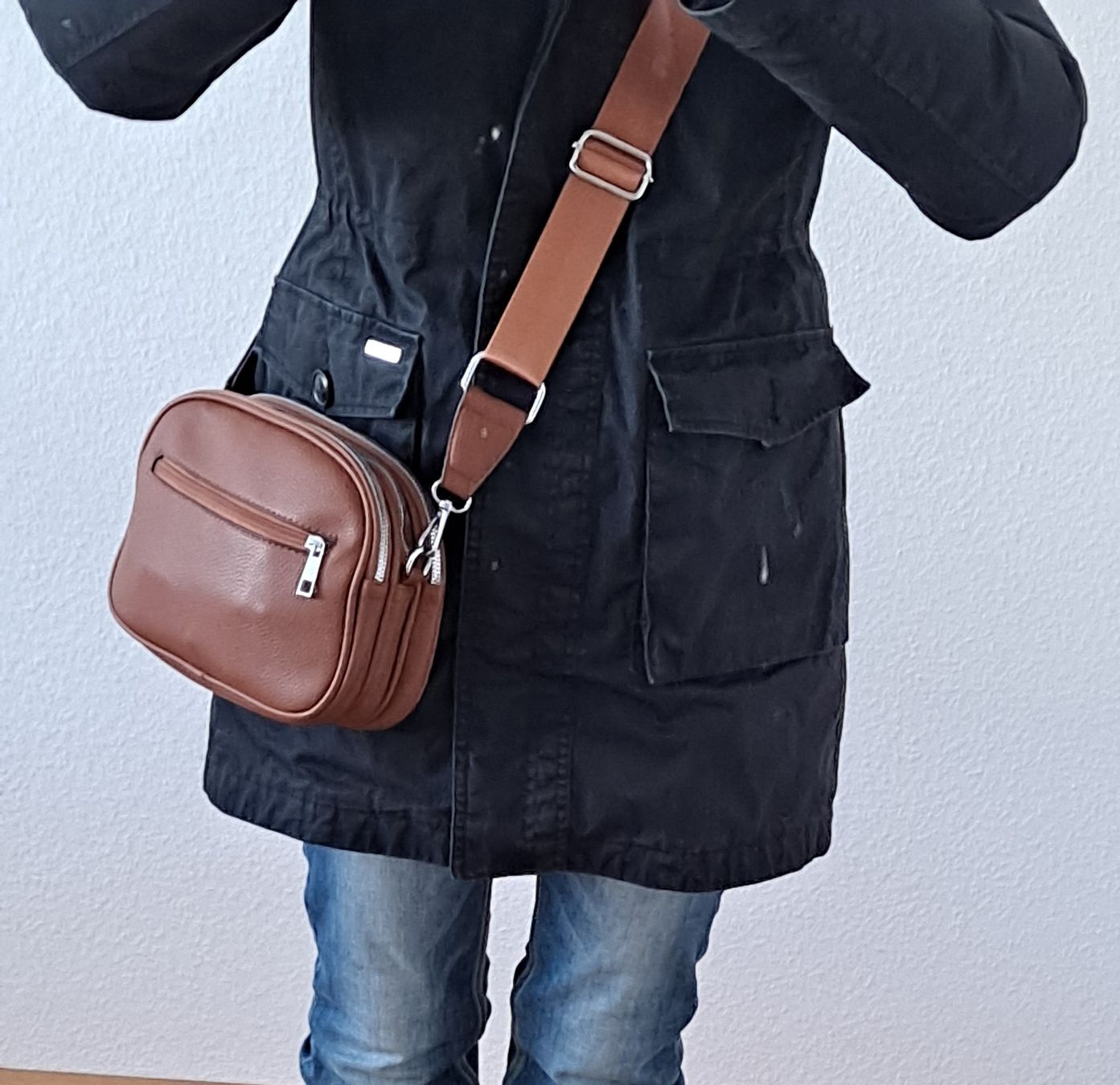 Taschen für Damen: Maury Ledertasche Crossbody mit 4 Fächern neuwertig – Gebraucht aus Liestal von Mas-Y-Mas