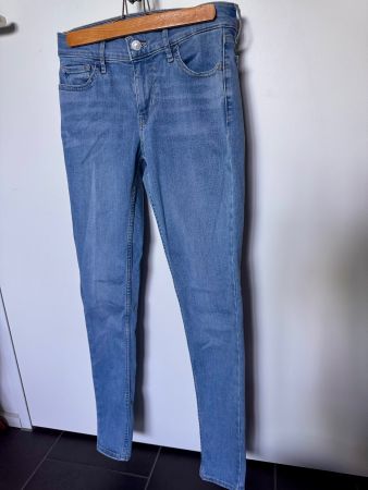 Neuwertige Levis 710 super skinny Jeans Gr. 26 blau