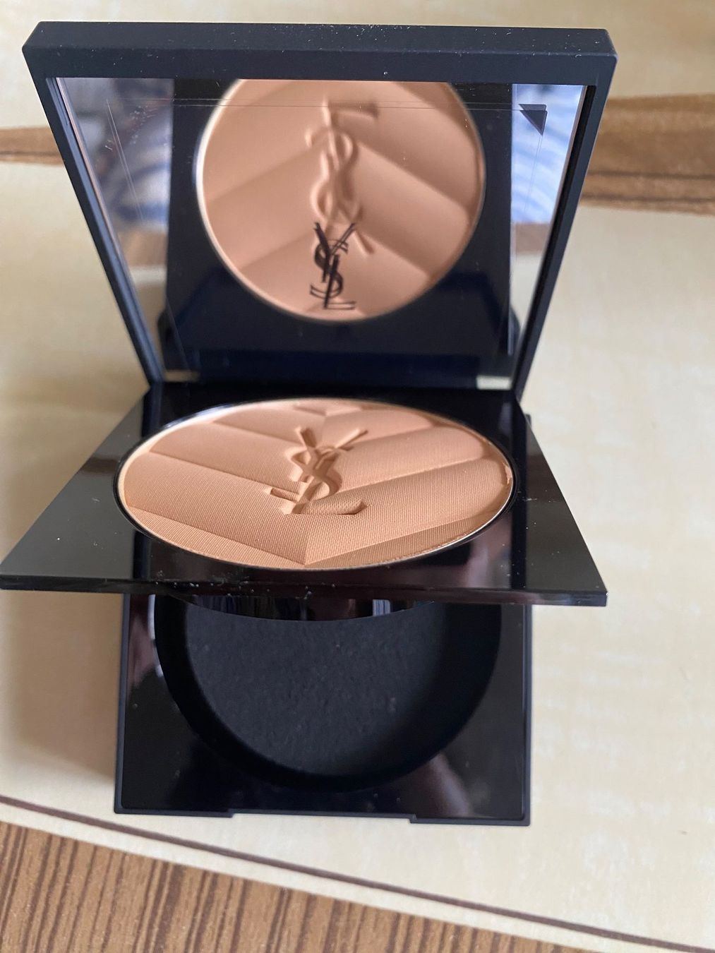 Make-up: Yves Saint Laurent poudre compacte 03 All hours hyper finish – Nuovo (secondo la descrizione) da Gümligen venduto da Xochitl 4