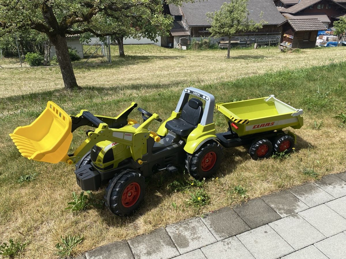 Veicoli per bambini: Trettraktor Claas mit Anhänger – Usato da Sigriswil venduto da kahos10 1