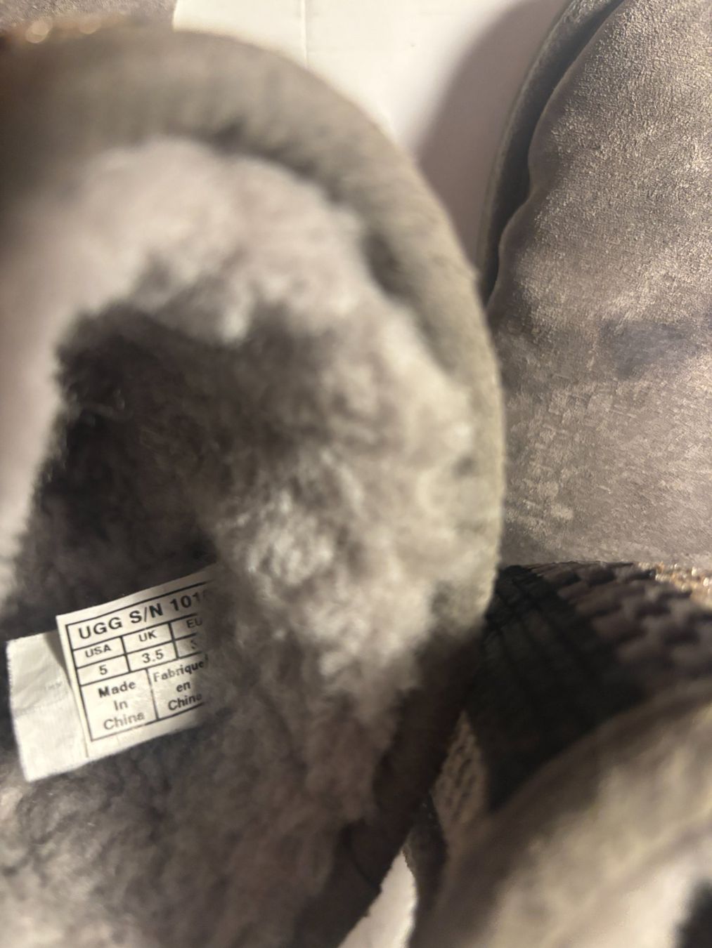 Ugg Chaussures hommes: UGG Boots, Grau, Grösse 36, ! – D'occasion à Wallisellen par AS.TZ. 8