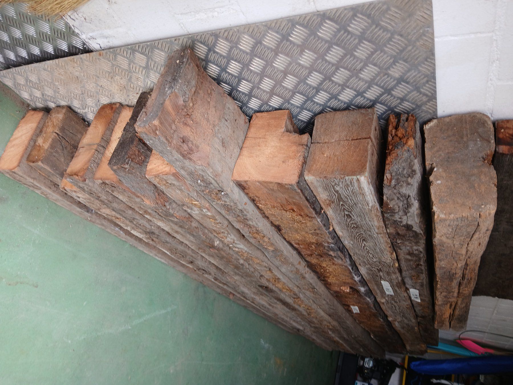 Articoli in legno: Rustikale Lärchenholzbalken – Usato da Zuchwil venduto da pedu79 1