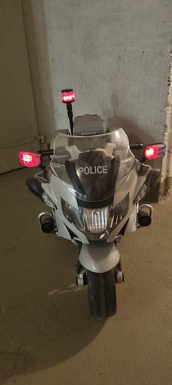 Fahrzeuge für Kinder: Bmw Polizei Kindermotorrad – Gebraucht aus Landquart von Predi91