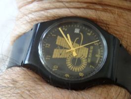 OV SCHÖNE HERREN UHR.QUARTZ,DATE.LÄÜFT.35X35MM-MIT NEU BATTR