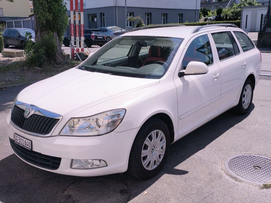 Skoda Automobili: SKODA Octavia Combi 1.6 TDI  MFK 2026 – Usato da Staad SG venduto da Paola2013
