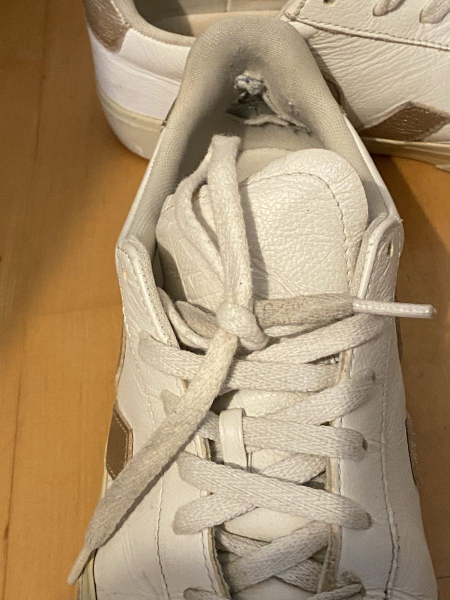 Veja Scarpe da donna: ! Veja White & Gold Sneakers – Usato da Zürich venduto da jus_d9kb 1
