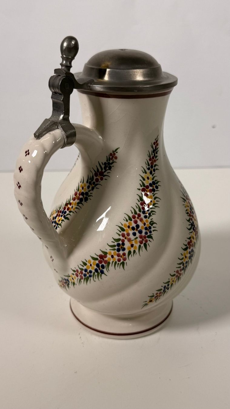 Caraffe: Wechsler Tirolkeramik Karaffe mit Zinndeckel – Usato da Zürich venduto da Hedwig-steig 1