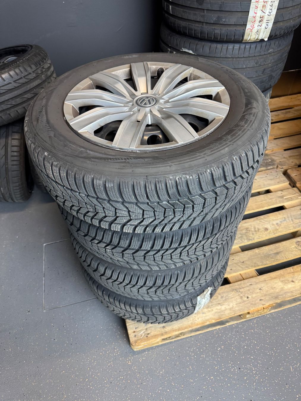 Volkswagen Pneumatici & Ruote complete: VW Tiguan Winterkompletträder – Usato da Schlieren venduto da S2K 1