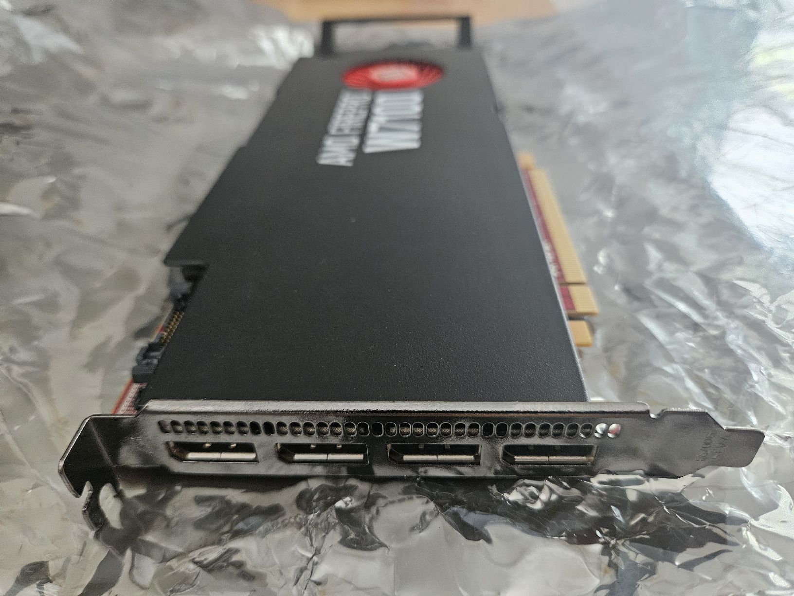 Amd Schede grafiche: AMD FirePro W7100 Grafikkarte – Usato da Dürrenäsch venduto da mat_mlk2 1