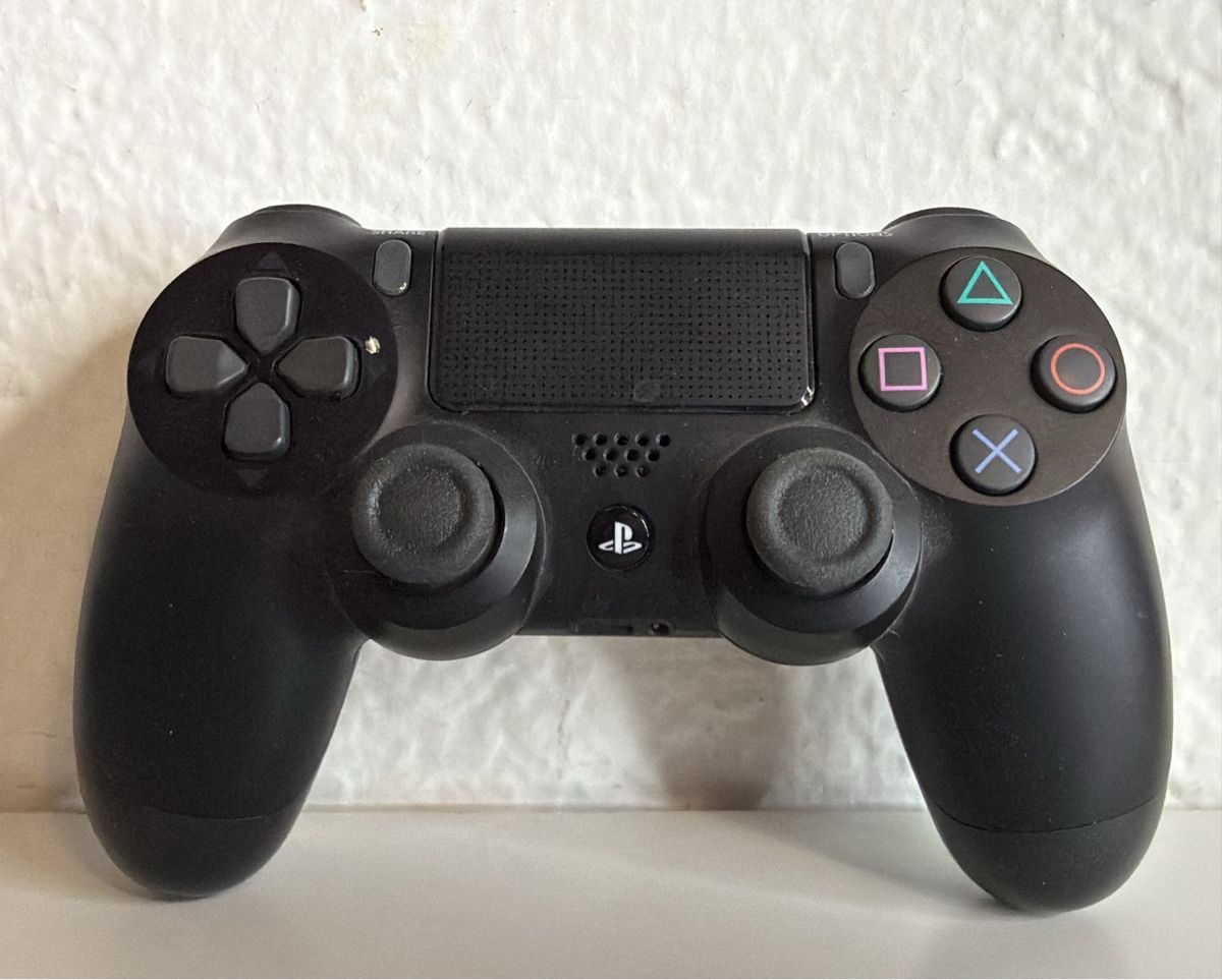 Sony Controller: PlayStation 4 Controller Black - Good Condition – Usato da Ehrendingen venduto da bubulence