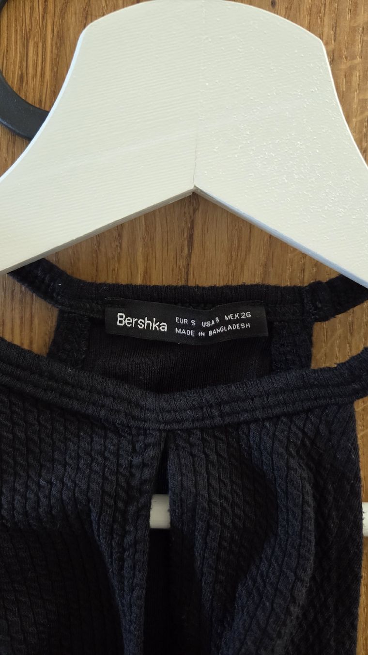 Bershka Top: Schwarzes Crop-Top Gr S von Bershka  – Nuovo (secondo la descrizione) da Courgevaux venduto da mel_v6qd 3