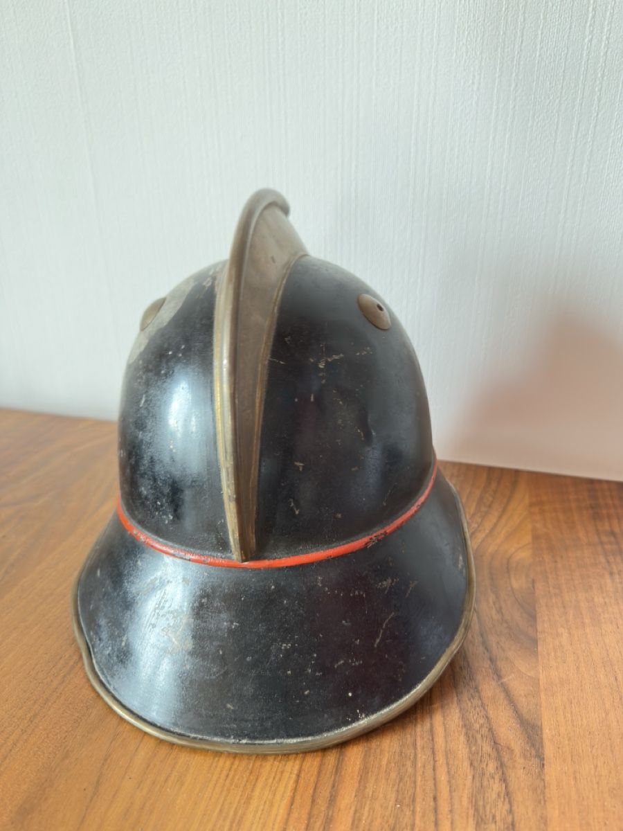 Uniformi: Feuerwehrhelm antik Schweiz alt Helm – Usato da Haegendorf venduto da Chruege 2