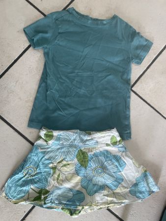 Sommer-Set: T-Shirt & Rock Shorts Gr. 98/104 blau mit Blumen