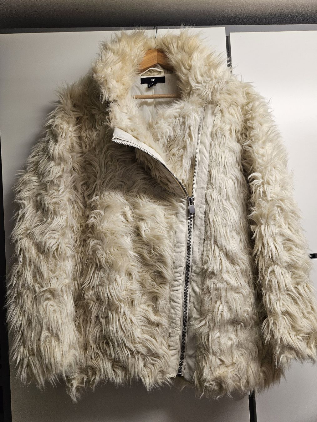 H&M Giacche: Warme Winterjacke Kunstfell H&M – Usato da Langnau am Albis venduto da Alci68