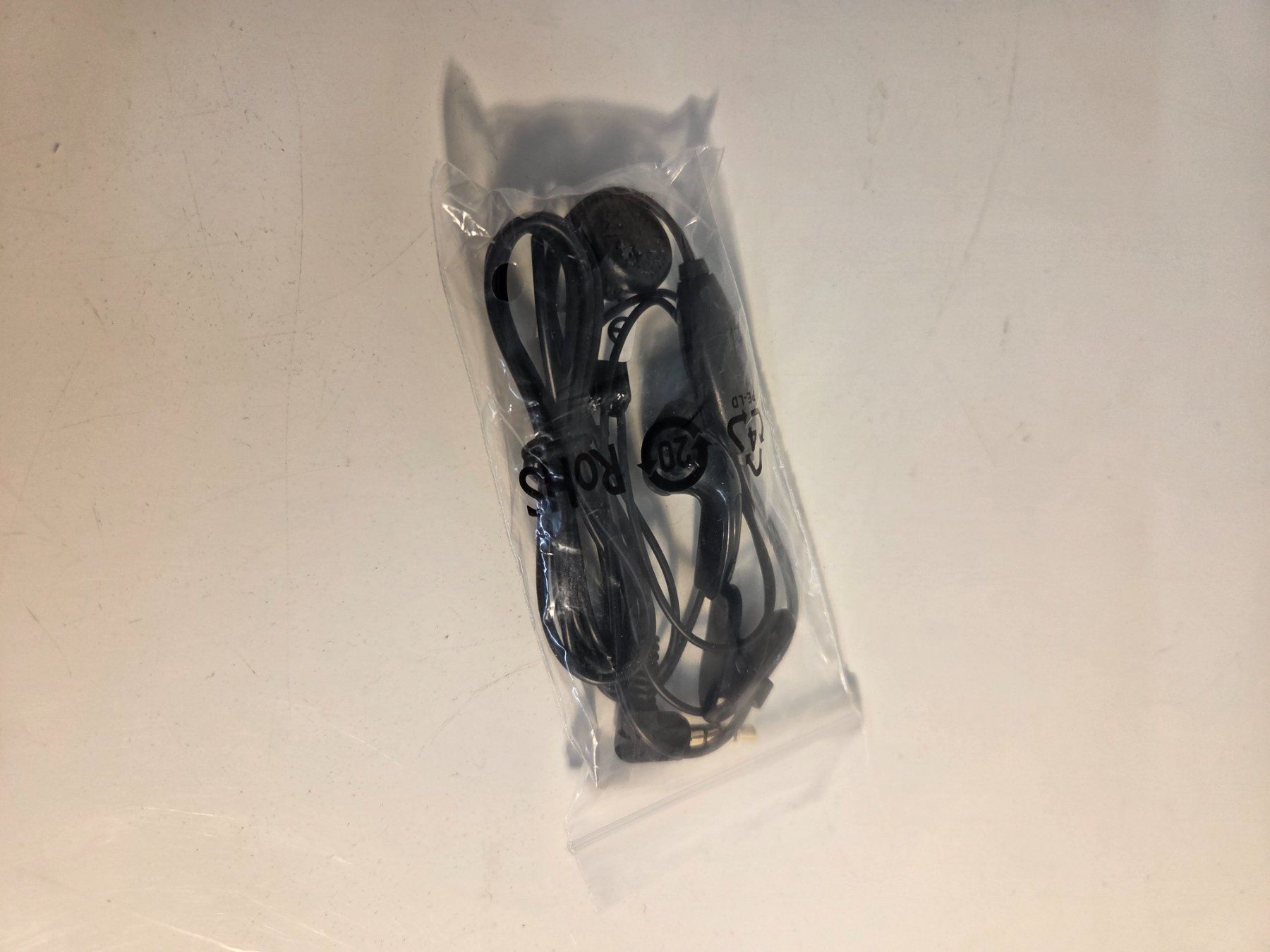 Casques audio: Kopfhörer mit Mikrofon schwarz NEU – Neuf avec emballage d'origine à Chur par Einszweidreiviermein 1