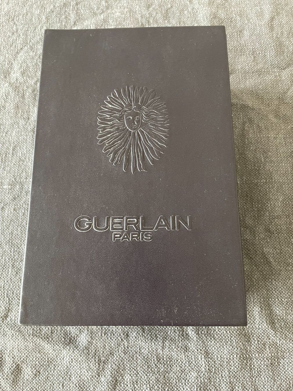 Sonstige Dekorationen & Accessoires: Boîte Guerlain vide – Gebraucht aus Petit Lancy von gil_hr6v