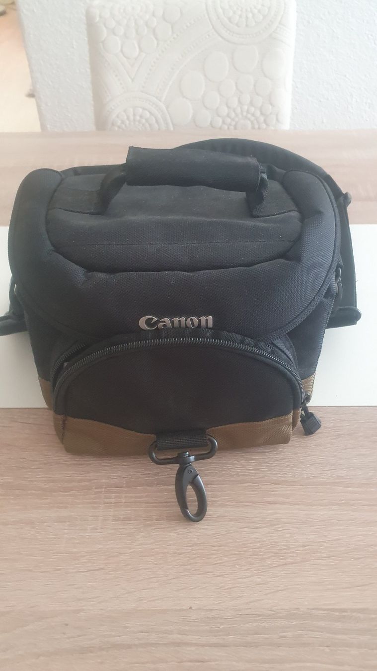Canon Fotocamera: Canon EOS 250D mit Zubehör – Usato da Kloten venduto da raf_q87h 7