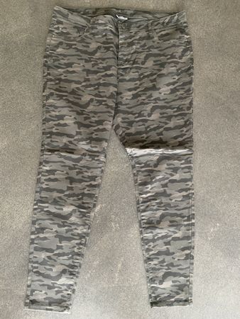 Camouflage Hose Grösse 48 NEU