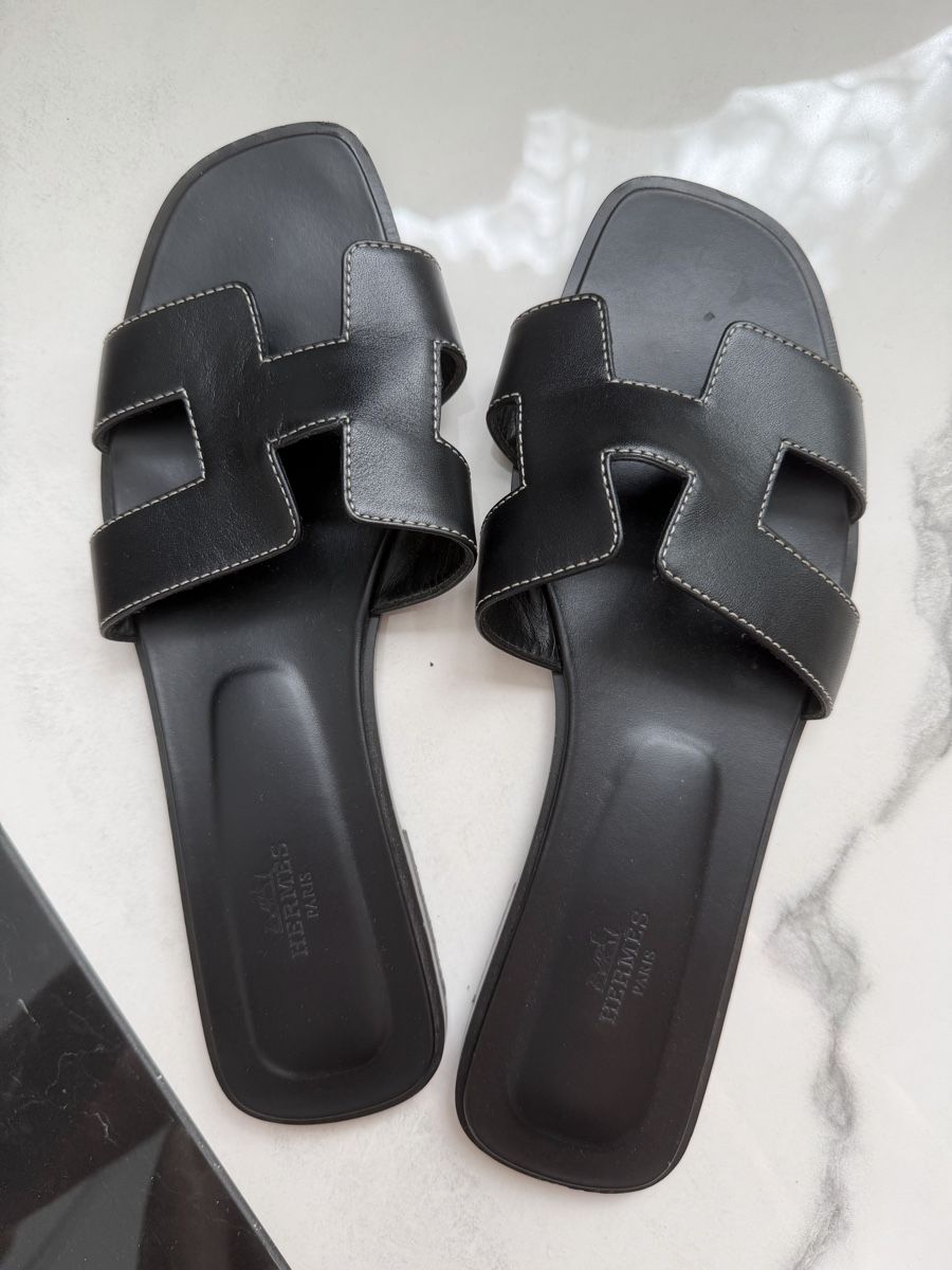 Hermès Scarpe da donna: Hermès Oran Sandale schwarz – Usato da Arlesheim venduto da FabiKl
