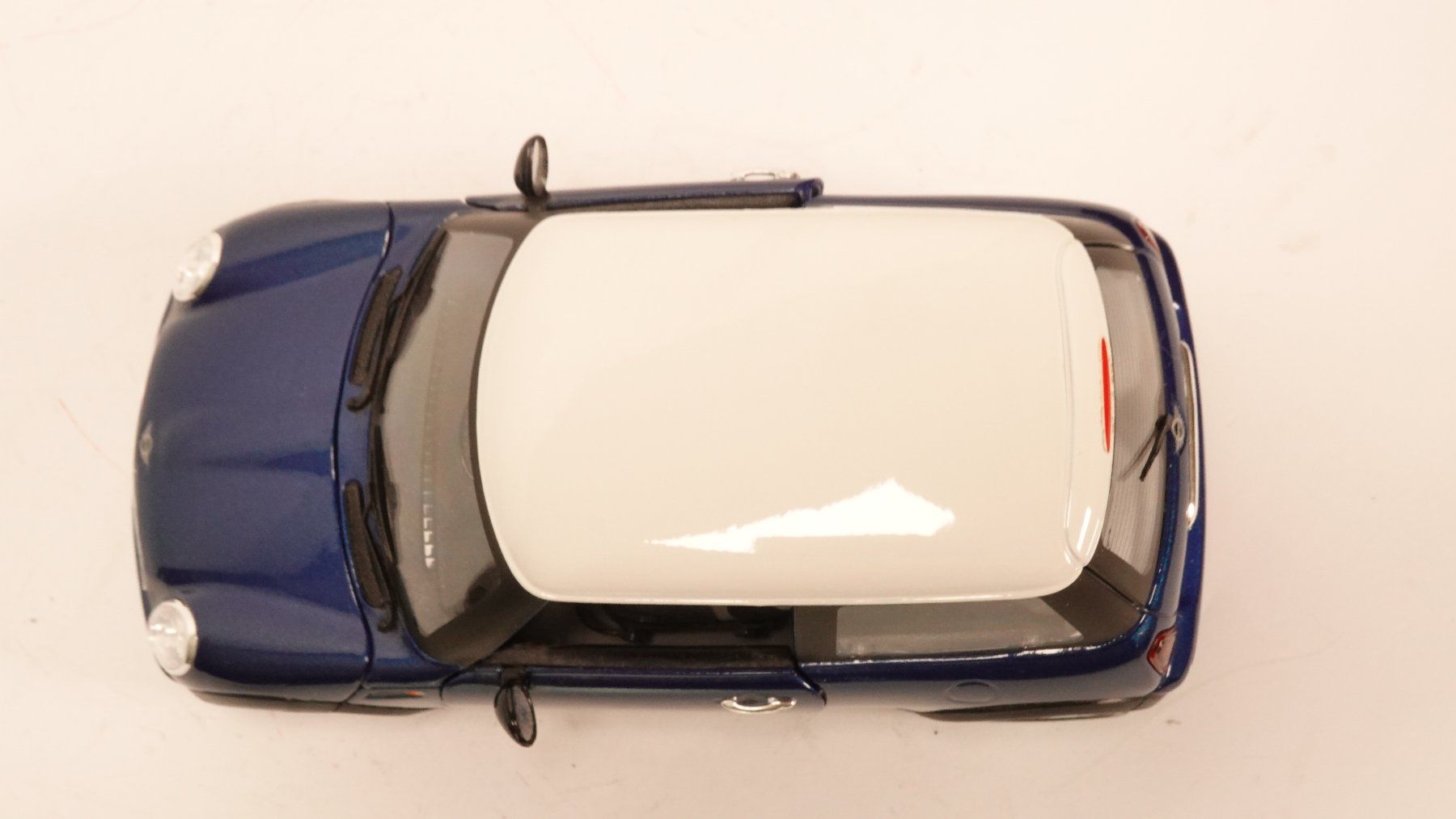 Bburago Modellini d'auto: e30 Bburago 1:24 Mini Cooper blau – Usato da Thun venduto da evinka_gmbh 5