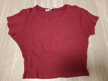 t-shirt crop top rouge bordeau taille S