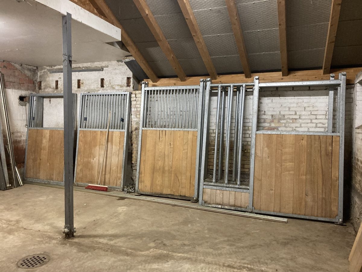 Accessori per la stalla: Pferdeboxen für 4 Plätze – Usato da Ufhusen venduto da raebler94
