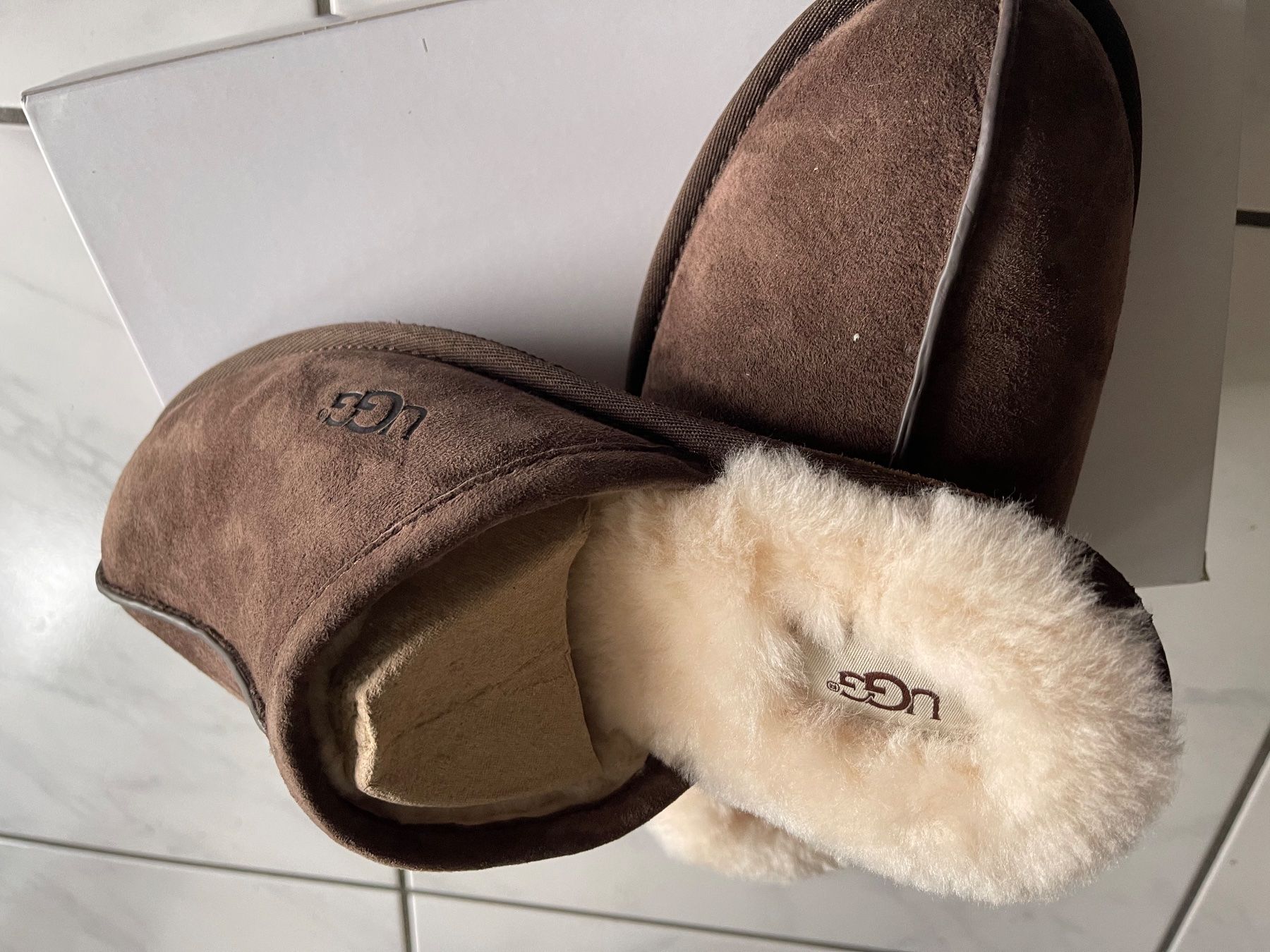 Ugg Scarpe da uomo: UGG HAUSSCHUHE – Nuovo e nell'imballaggio originale da Fislisbach venduto da Brandopfer810
