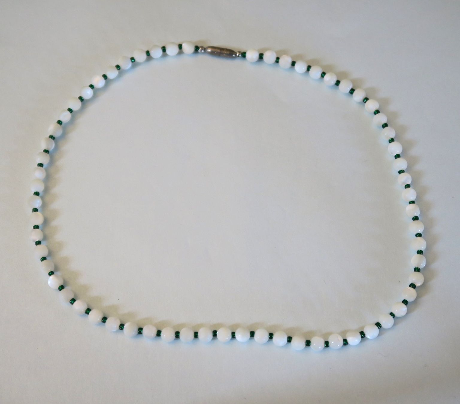 Catenine: Perlmutt Perlenkette mit Glasperlen – Usato da Brittnau venduto da marlenestone 2