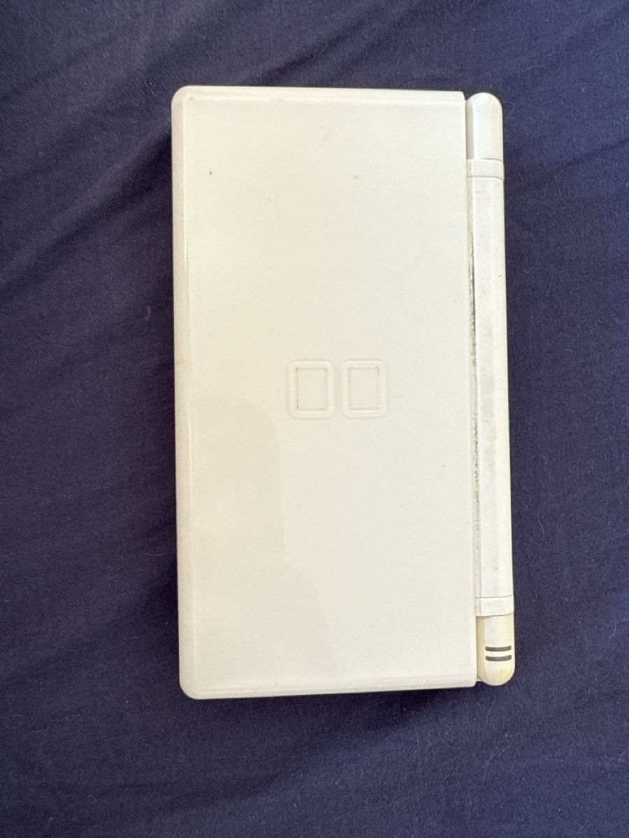 Nintendo Console: Nintendo DS Lite weiss mit Ladegerät gebraucht – Usato da Bubendorf venduto da Sonoxon