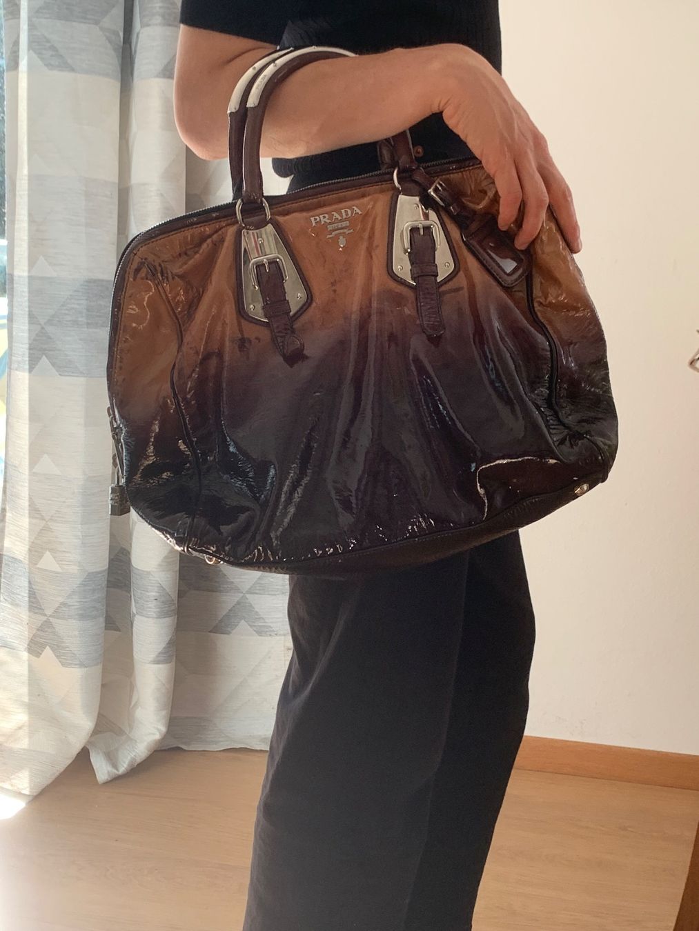 Prada Taschen für Damen: PRADA LACKLEDER-HANDTASCHE – Gebraucht aus Zürich von Claire_ZH
