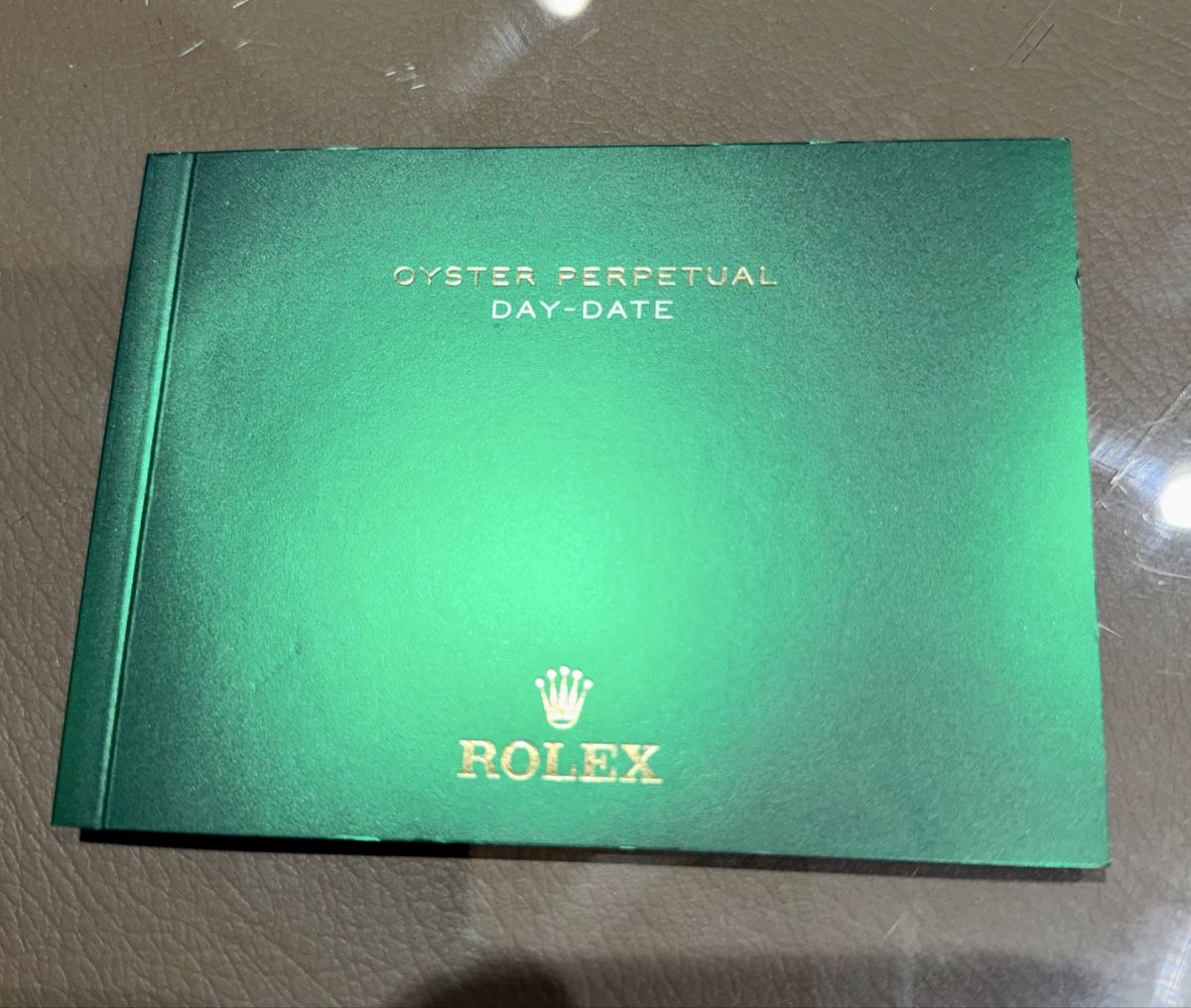 Rolex Dokumente: ROLEX DAY-DATE 2021 BOOKLET  – Gebraucht aus Muttenz von Jaide