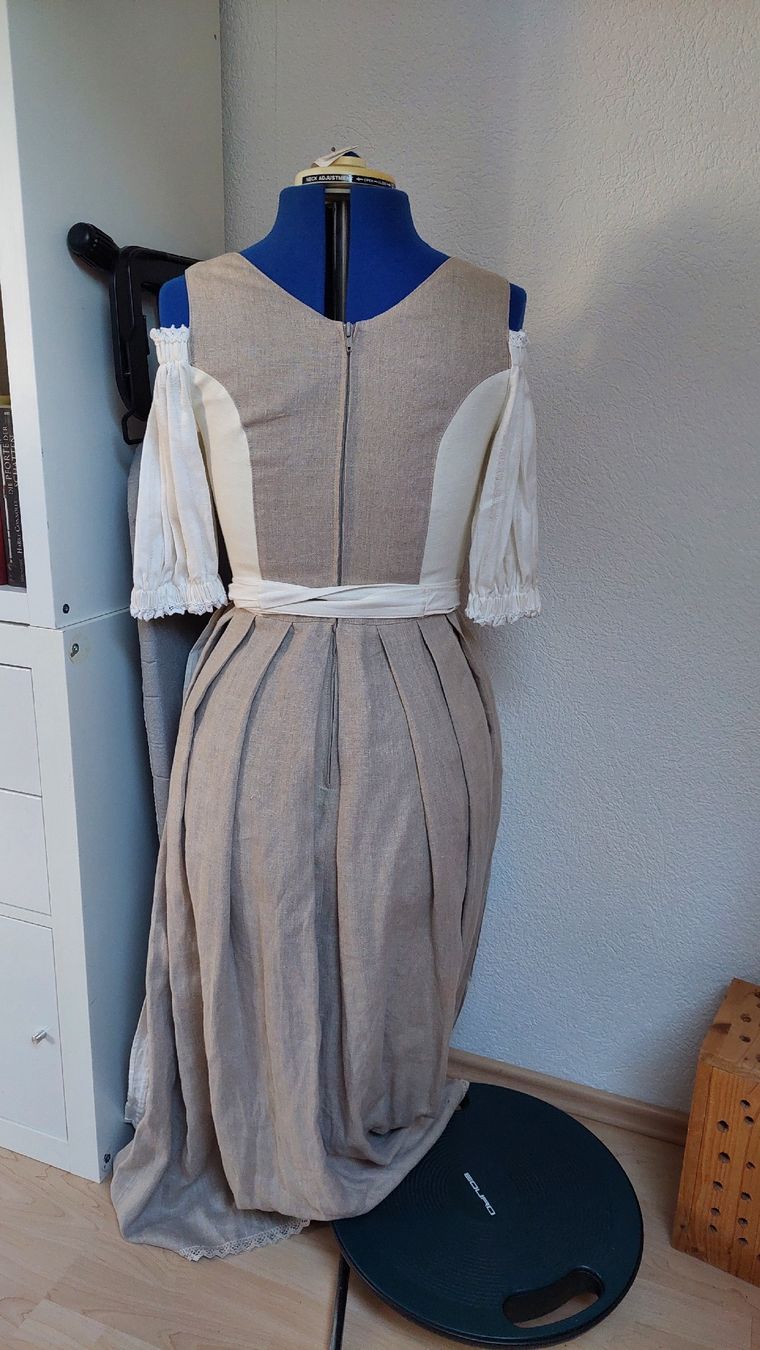 Vestiti: Dirndl – Usato da Arch venduto da Debi24 3