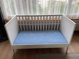 Kinderbett mit hochwertiger Matratze