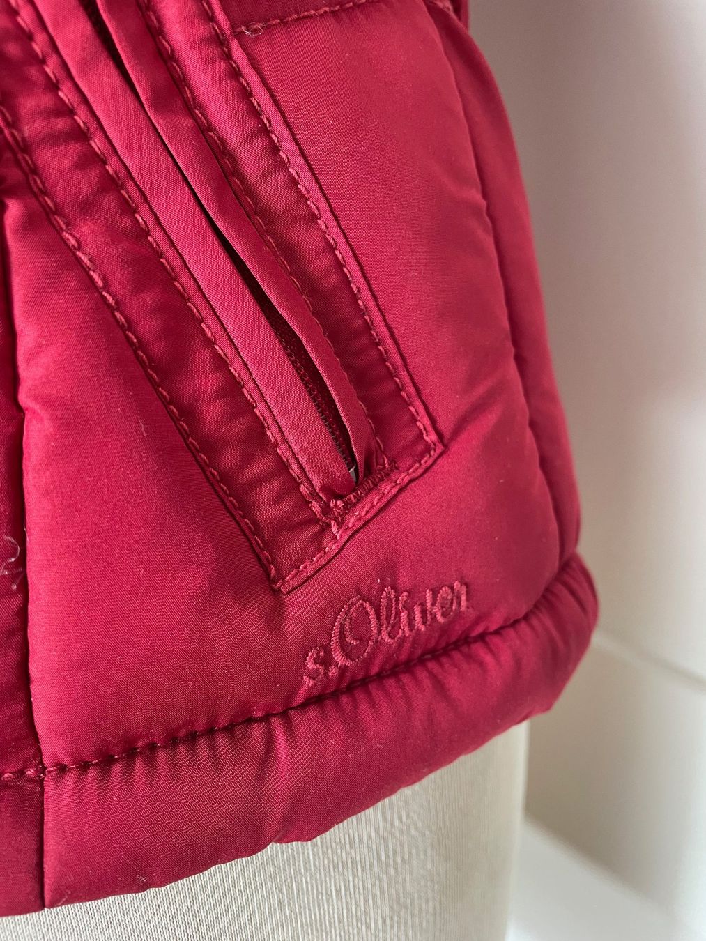 Gilets: Rote Weste von s.Oliver, Gr.34 – D'occasion à Zürich par Caro55 3