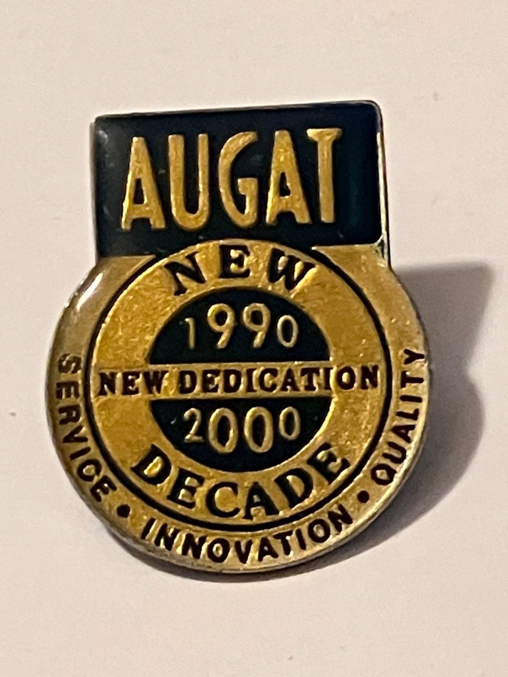 Placchette & Badge: 1 Pin Augat Servie Innovation Quality – Usato da Basel venduto da djwwpp