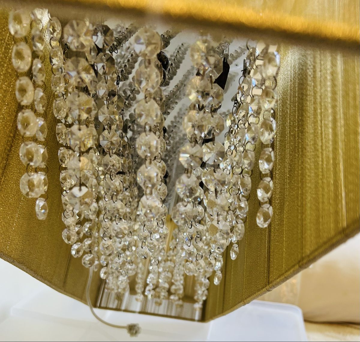 Lampadari & plafoniere: Edle Deckenleuchte Gold mit Kristallbehang, halogen – Nuovo (secondo la descrizione) da Jona venduto da Yregg