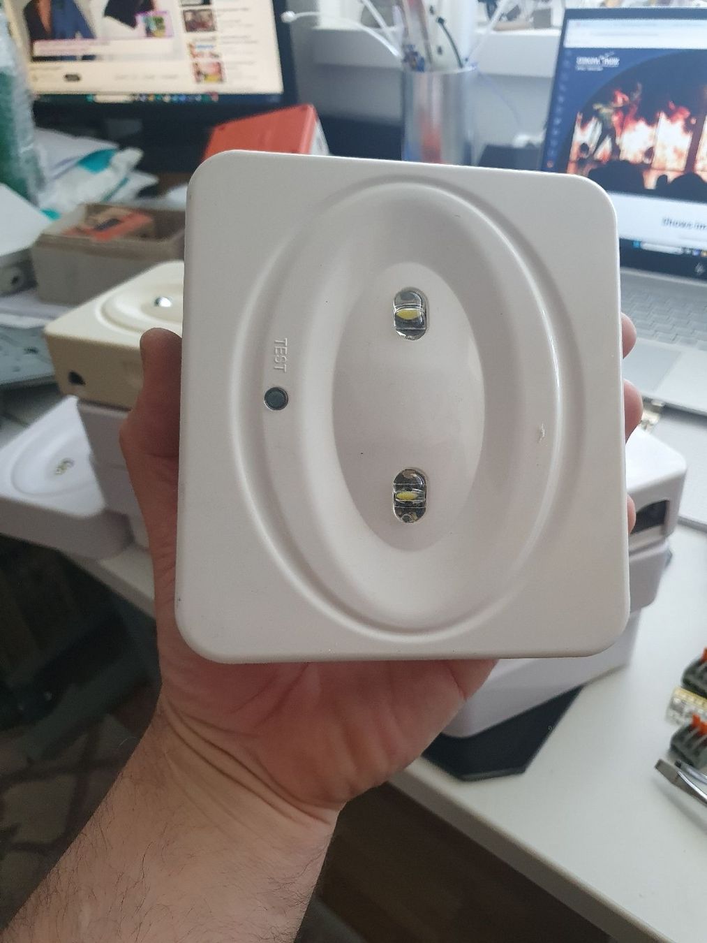 Lampade: Sicherheitsleuchte MICRO AP Not LED OHNE Batterie/AK – Usato da Zürich venduto da eymen20