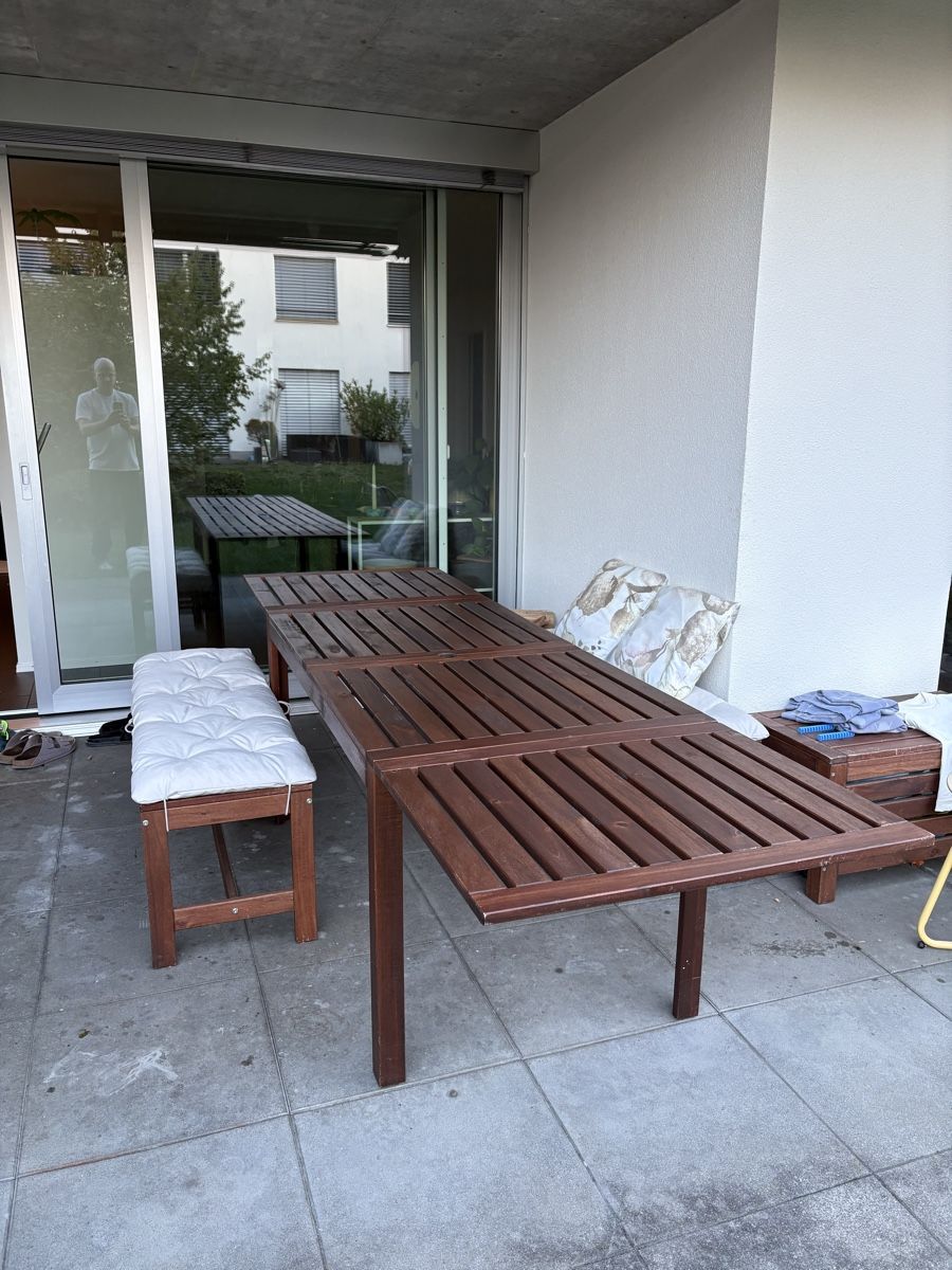 Ikea Tables: IKEA Gartenset: Gartentisch mit 2 Bänken – D'occasion à Uerikon par sof_c8jn 1