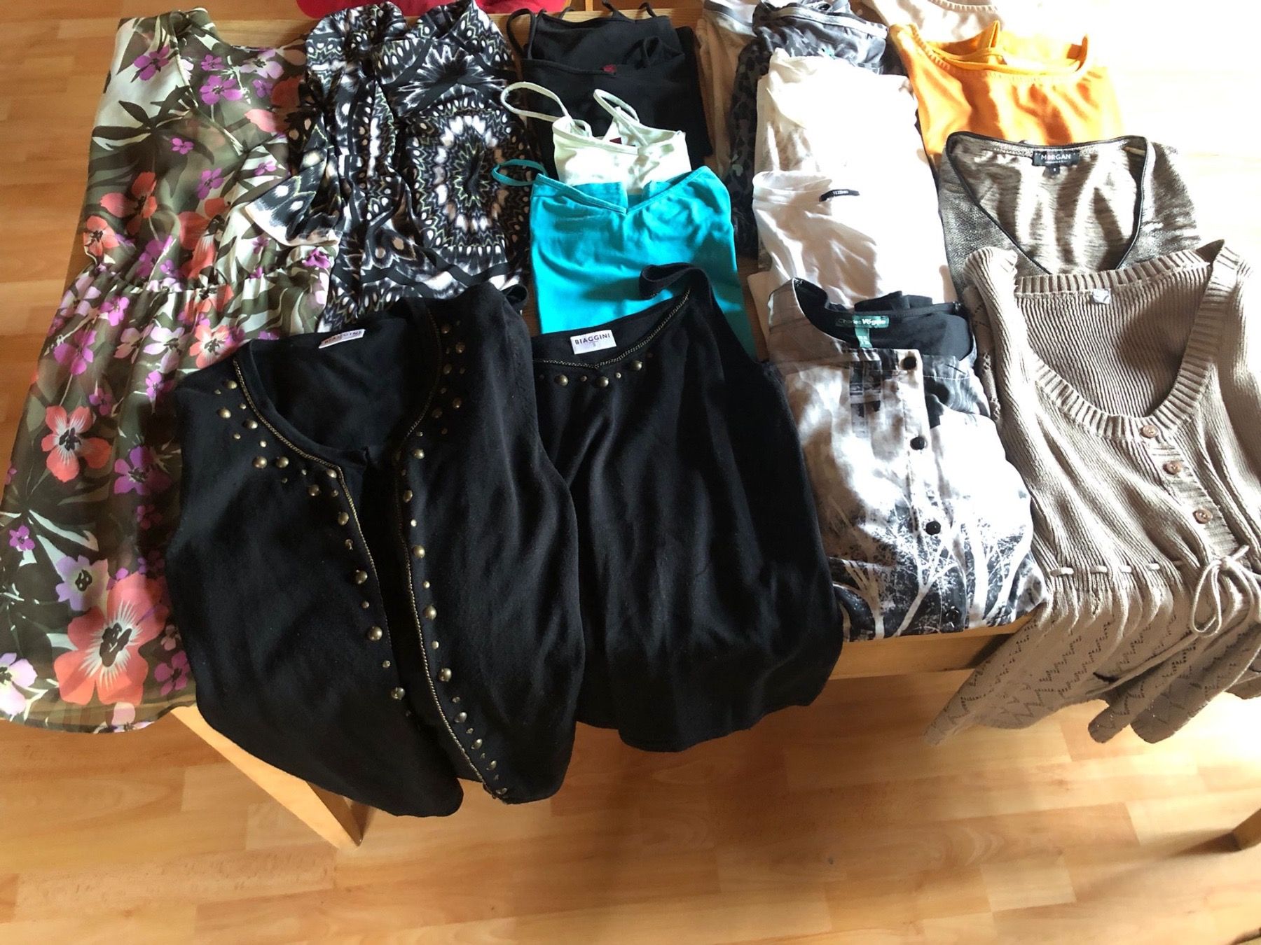 Lotti di vestiti: 17-teiliges Damenpaket Gr. S-36 – Usato da Röschenz venduto da Tashroal 1