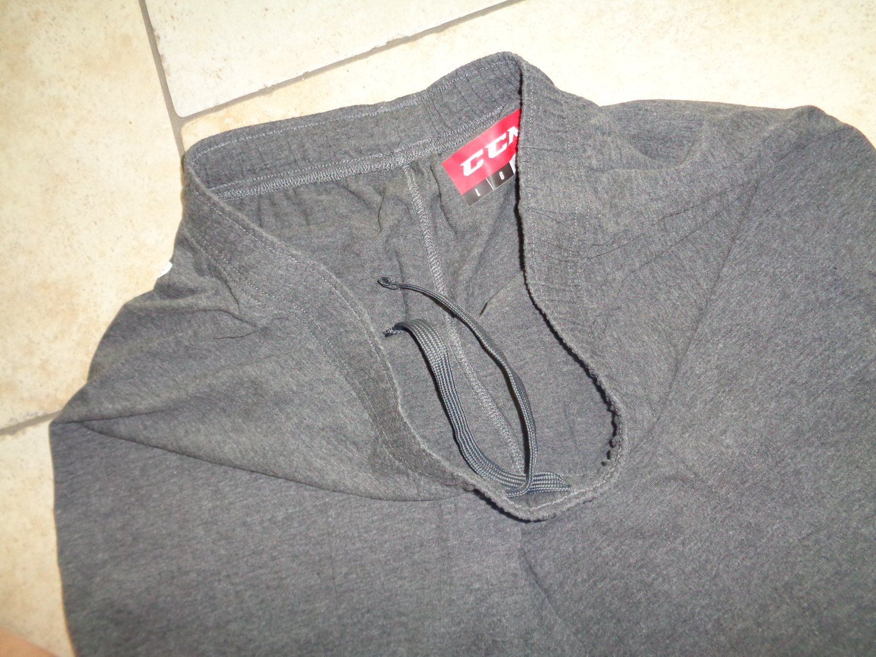Ccm Pantaloni: Sporthose  CCM  Grösse L – Usato da Kreuzlingen venduto da Robi-2003 1
