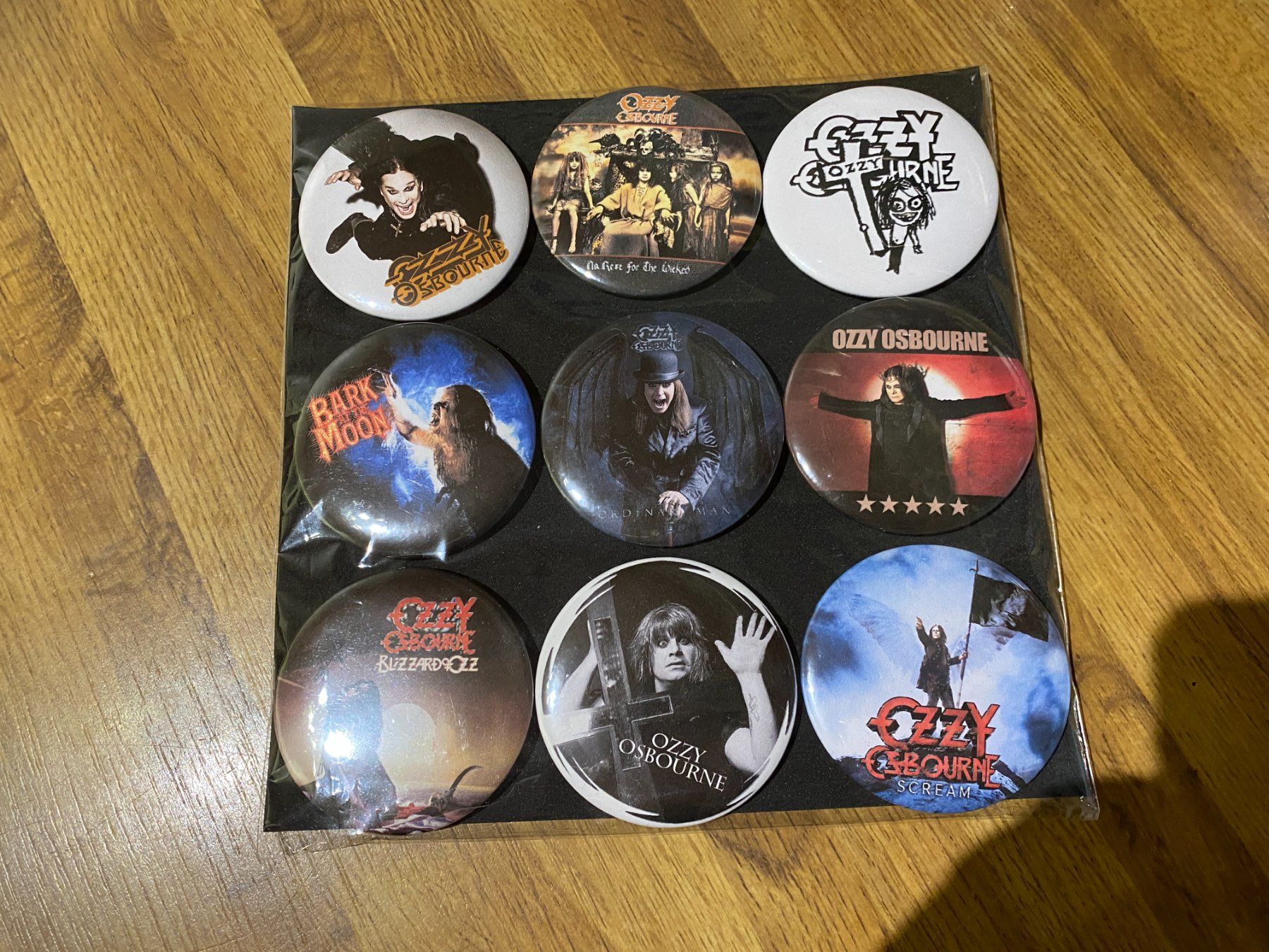 Plaketten & Abzeichen: Ozzy Osbourne Ansteck Badges! – Neu (gemäss Beschreibung) aus Basel von FatCatPacksTheRatt