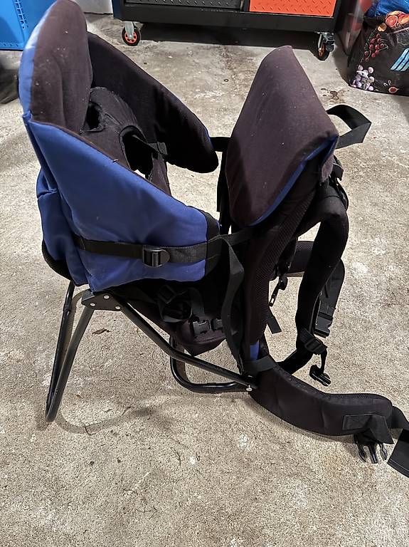 Porte-bébés ventraux & dorsaux: Kindertrage – D'occasion à Herzogenbuchsee par Belelen