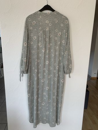 Hübsches, leichtes Sommerkleid mit Blumenmuster, Gr. 38
