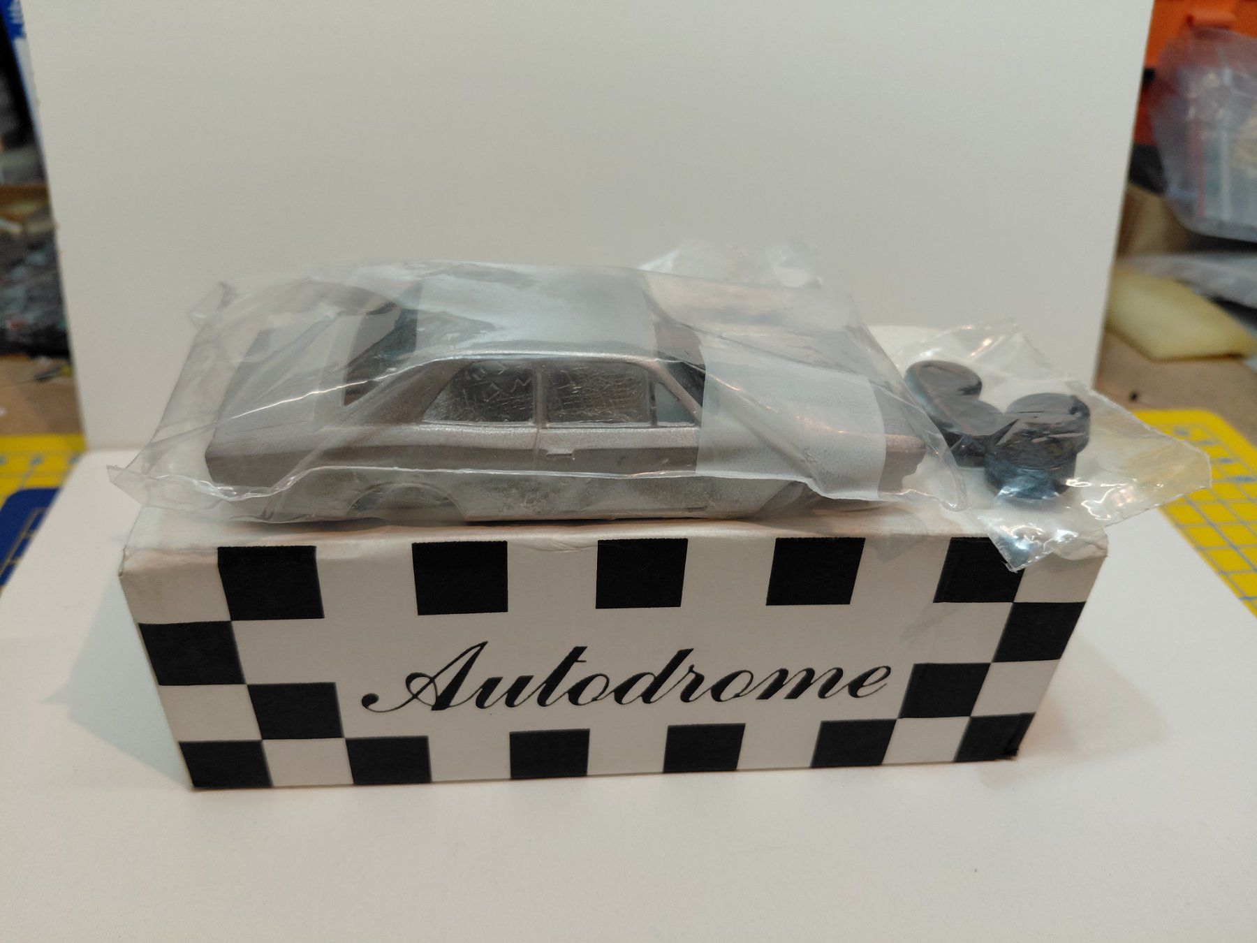Opel Modellini d'auto: OPEL Rekord Commodore Bausatz 1:43 von Autodrom – Usato da Bern venduto da ascona43