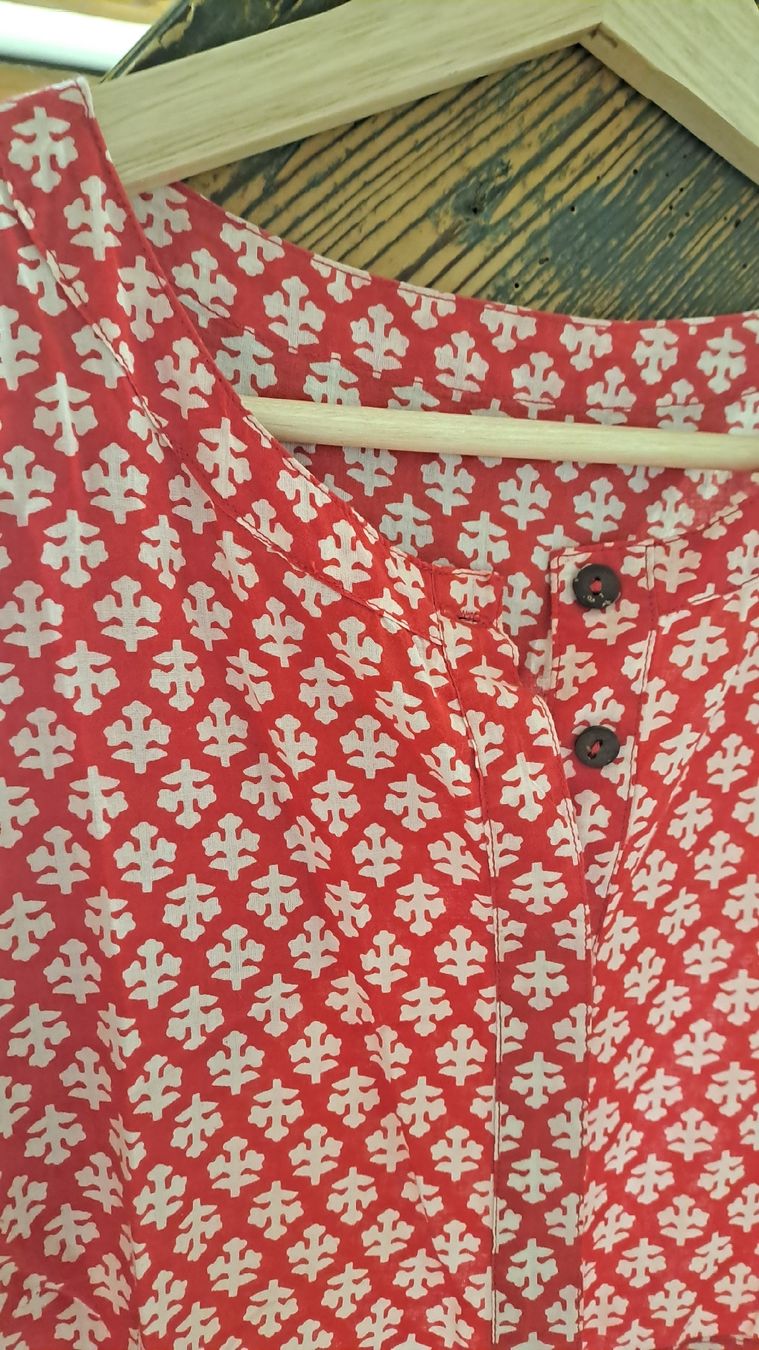 Vestiti: Tatti Kleid rot-weiss gemustert Gr. S/M – Usato da Richterswil venduto da sri_v6c9 1