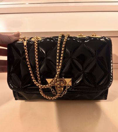 Elegante Handtasche, schwarz mit goldener Kette
