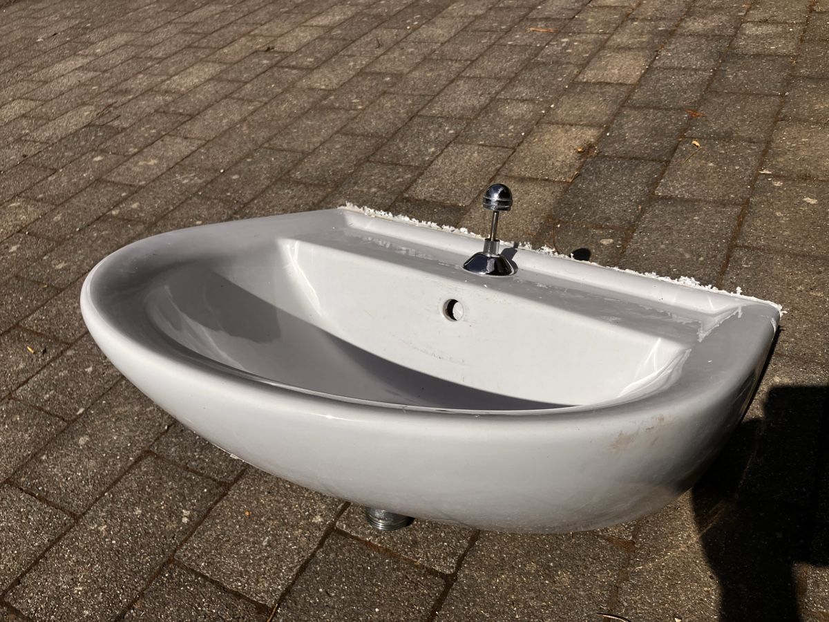 Lavabi & lavandini: Lavabo – Usato da Châbles FR venduto da Tunturi7