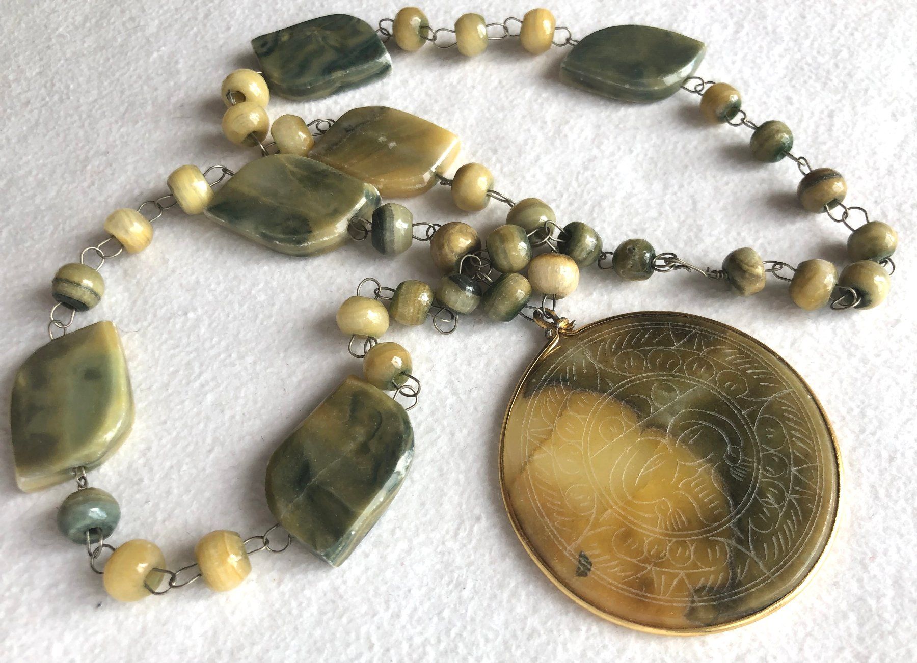 Catenine: Steinkette mit Aztekenkalender – Usato da St.Gallen venduto da Paddington11