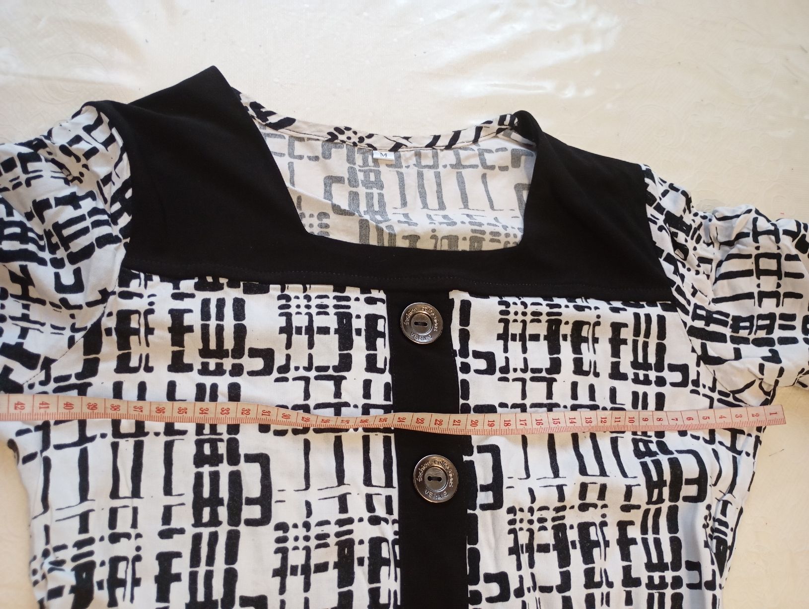 Camicette: Blouse geometric pattern black white size s used – Usato da Bern venduto da pav_8b6j 1
