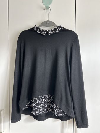 Schwarze T Shirt Bluseneinsatz Grösse M